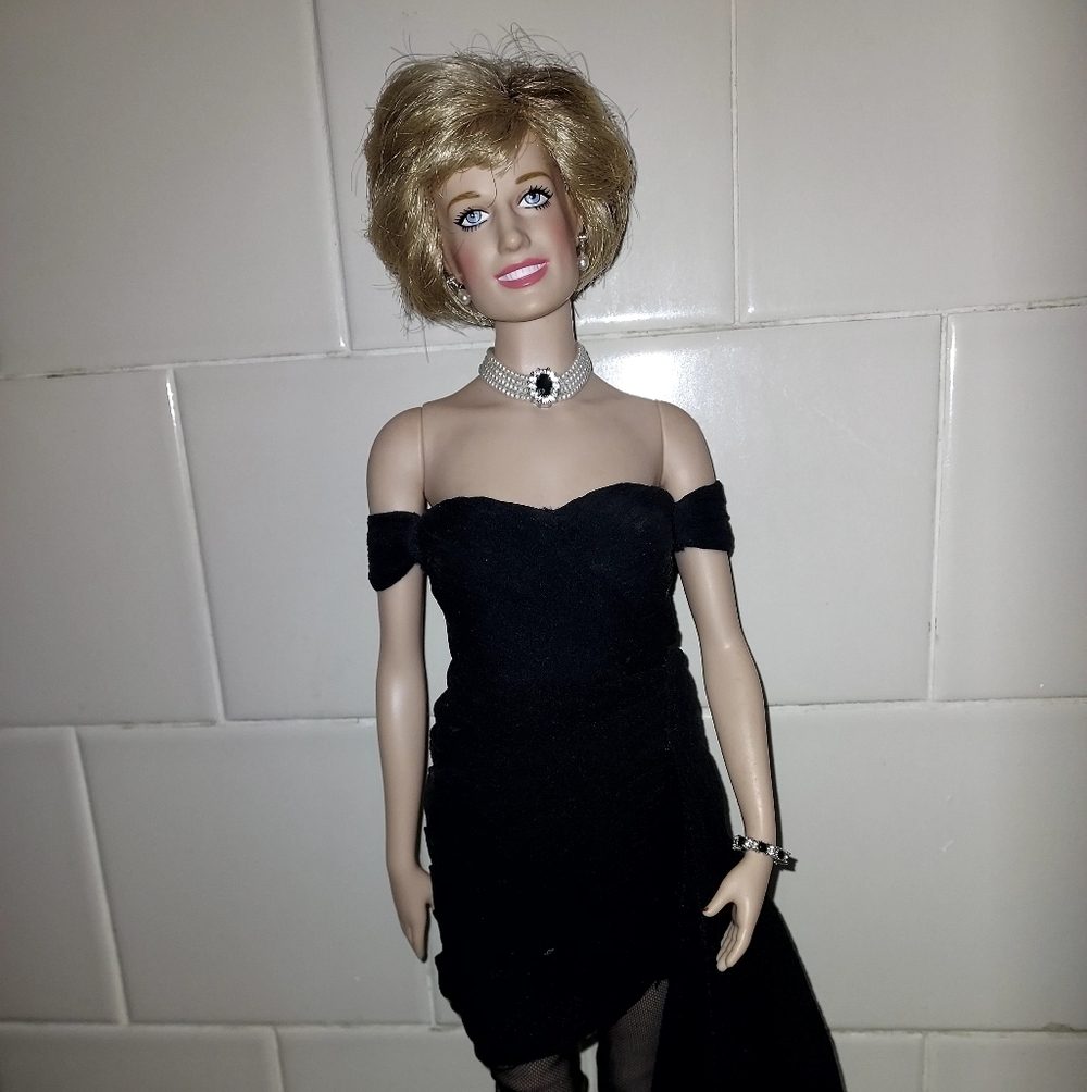 Franklin Mint Princess Diana Revenge Dress  Doll